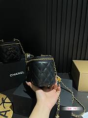 Chanel Mini Vanity Resin Handle Bag Black Lambskin Black 16x10x8cm - 5