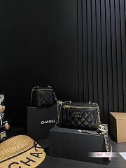 Chanel Mini Vanity Resin Handle Bag Black Lambskin Black 16x10x8cm - 4