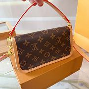 LV Diane Baguette Bag 18X6X12cm - 5