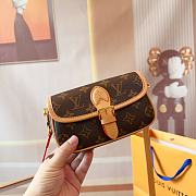 LV Diane Baguette Bag 18X6X12cm - 2