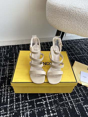 Fendi 24ss Fendi series double FF round toe flat sandals 