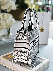 Dior Book Tote Black White 26.5 x 21 x 14 cm - 2