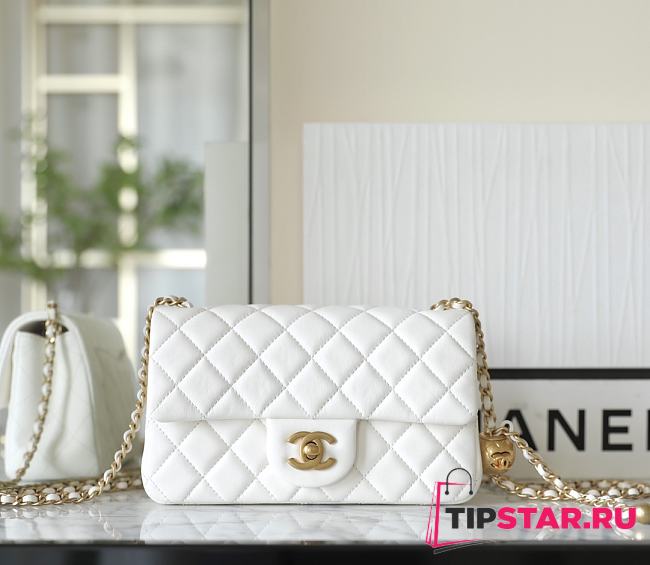 Chanel White Classic Lambskin Leather Flap Bag 20x13x7cm - 1