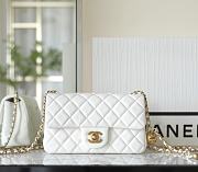 Chanel White Classic Lambskin Leather Flap Bag 20x13x7cm - 1