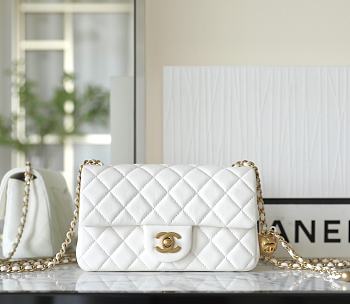 Chanel White Classic Lambskin Leather Flap Bag 20x13x7cm