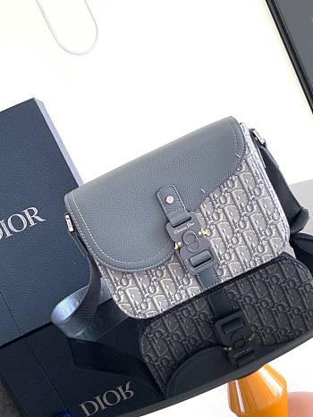 Dior Small Saddle Messenger Bag Grey 23 x 18 x 6 cm