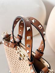 Valentino Garavani Rockstud Raffia With Leather Bucket Bag 16X19X8.5CM - 5