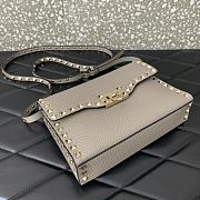 Valentino Garavani Rockstud Small Leather Crossbody Bag Grey 22.5X15.5X6CM - 3