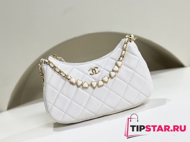 Chanel 24c Heart Hobo Underarm White Bag 20x18.5x4.5cm - 1