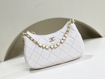 Chanel 24c Heart Hobo Underarm White Bag 20x18.5x4.5cm