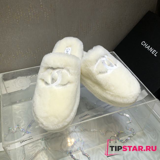 Chanel 24B New Fur White Slippers - 1