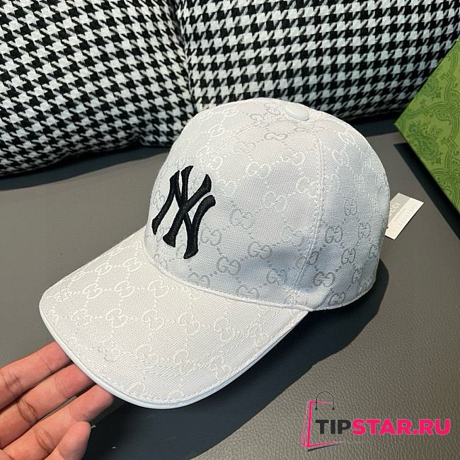 NY&Gucci Cooperation Baseball White Cap - 1