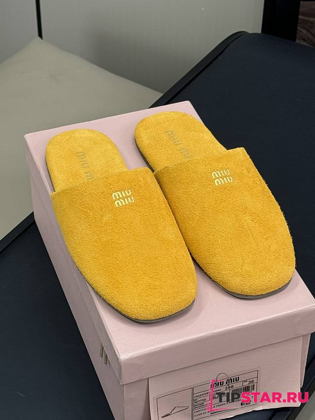 Miu's 24 autumn and winter show leather yellow half-slippers - 1