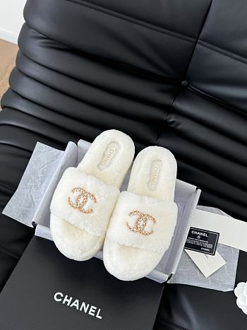 Chanel 24B new furry white slippers 