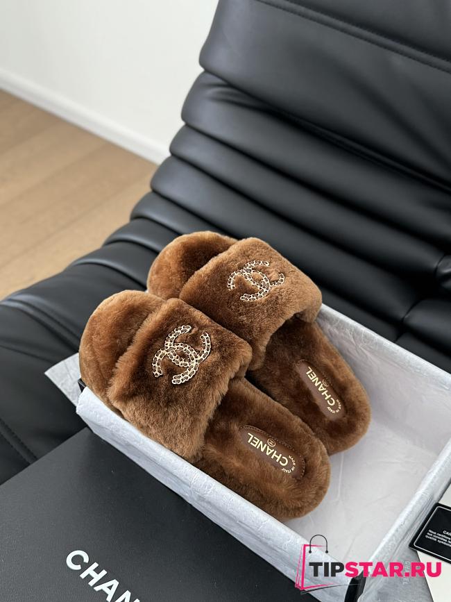 Chanel 24B new furry brown slippers - 1