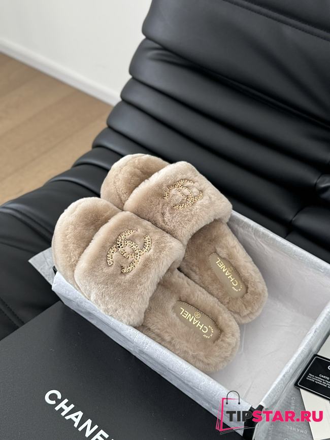 Chanel 24B new furry beige slippers - 1