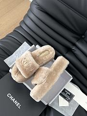 Chanel 24B new furry beige slippers - 5