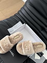 Chanel 24B new furry beige slippers - 3