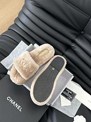 Chanel 24B new furry beige slippers - 2