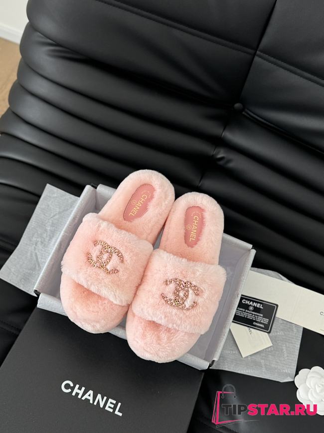 Chanel 24B new furry light pink slippers - 1