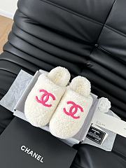 Chanel 24B new furry white&pink slippers - 1