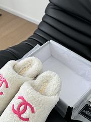 Chanel 24B new furry white&pink slippers - 6