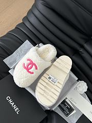 Chanel 24B new furry white&pink slippers - 4