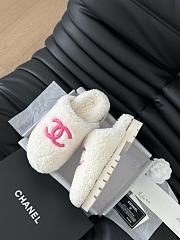 Chanel 24B new furry white&pink slippers - 2