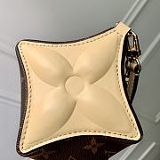 LV M11672 Bloom Pouch Yellow Handbag 22.5 x 13 x 13 cm - 2