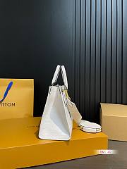 LV 24 New Crocodile Pattern Onthego White East West 25*20CM - 6