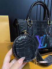 LV 24 New Crocodile Pattern Onthego East West Black 25*20cm - 2