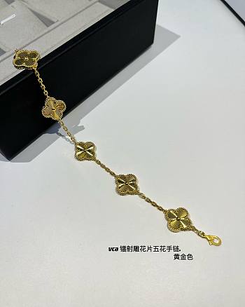 VCA laser carved five-flower bracelet gold