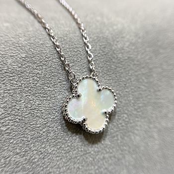 VCA white mother-of-pearl necklace