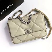 Chanel 21A Flap Beige Bag 26x16x9cm - 1