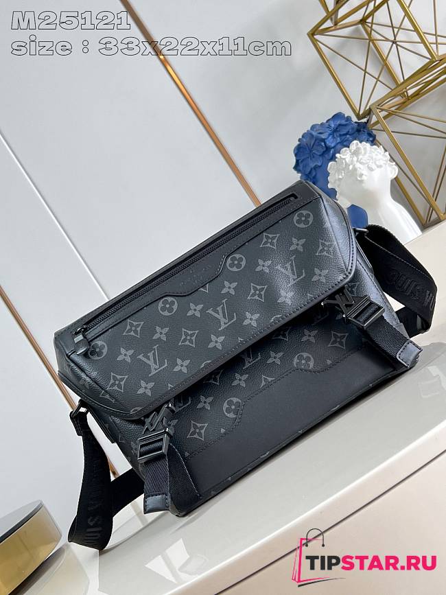 LV M25121 Black Flower Voyager Small Messenger Bag 33X22.5X11CM - 1