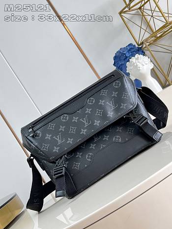 LV M25121 Black Flower Voyager Small Messenger Bag 33X22.5X11CM