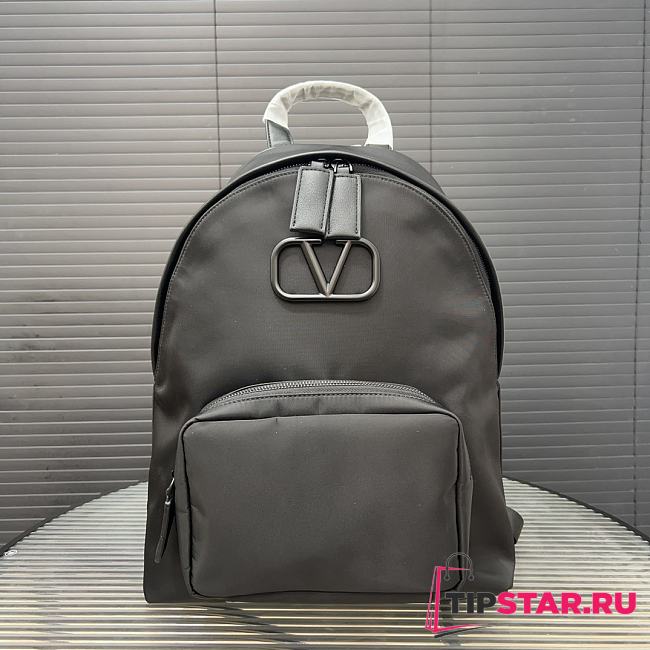 VLTN Rivet Heavy-duty Backpack 40 x 33 cm - 1