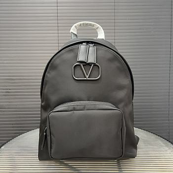 VLTN Rivet Heavy-duty Backpack 40 x 33 cm