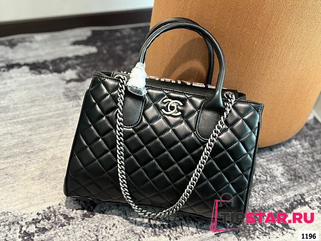 Chanel Black Quilted Leather 32x24cm - 1