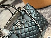 Chanel Black Quilted Leather 32x24cm - 4