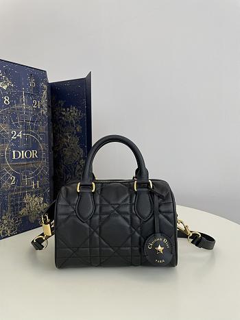 Dior Groove 16 Mini Bag Black Macrocannage Calfskin 17 x 10 x 8 cm