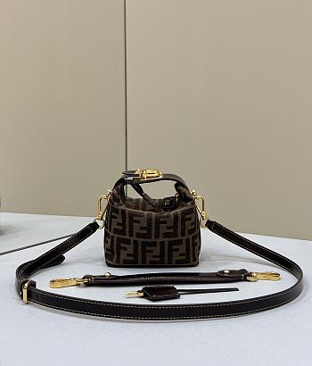 Fendi Classic Monogram 15×9×13cm