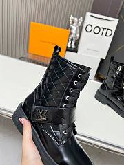 LV Capucines logo black boots - 4