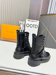 LV Capucines logo black boots - 3