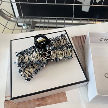 Chanel's latest small finger clip