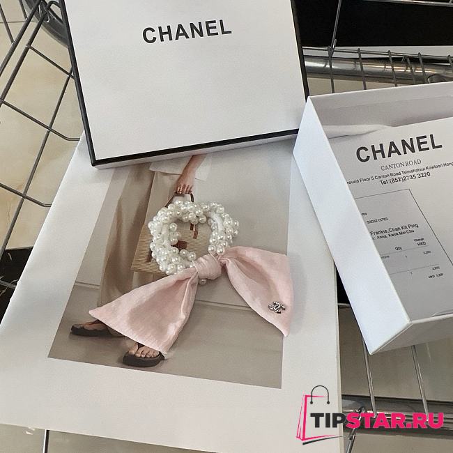 Chanel's new small pearl hairband - 1