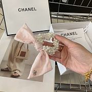 Chanel's new small pearl hairband - 3