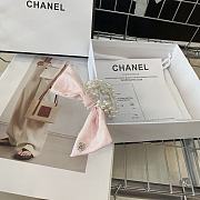 Chanel's new small pearl hairband - 2