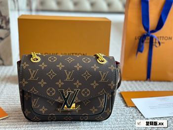 LV Passy Old Flower Messenger Bag 24*17cm