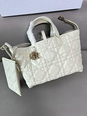 DIOR Toujours series medium white 28.5X19X21.5cm - 1